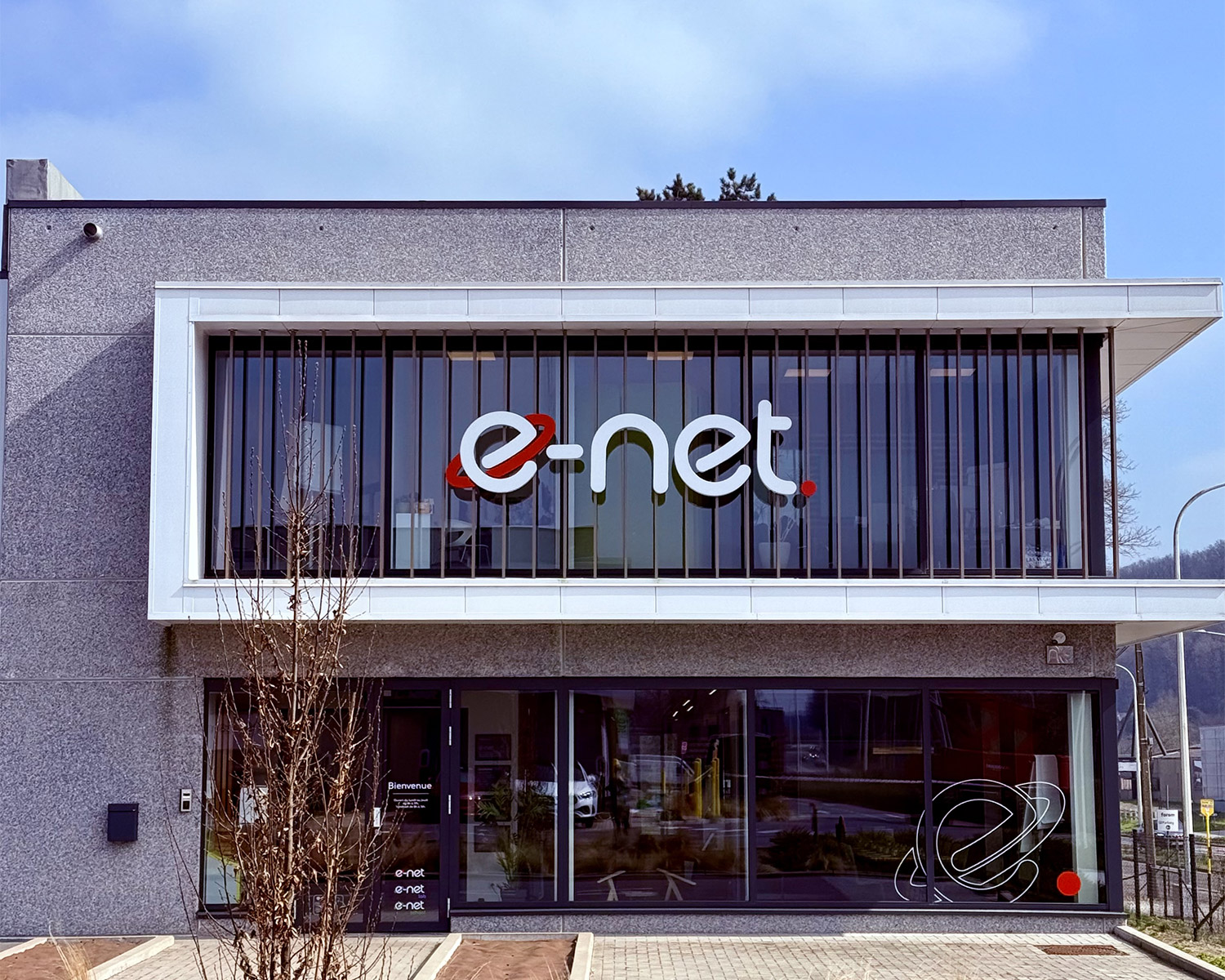 Fa&ccedil;ade du b&acirc;timent e-net. situ&eacute; &agrave; Floreffe en Belgique
