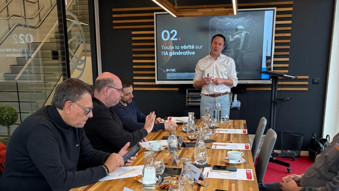 Échanges structurés entre participants dans le cadre d’un atelier e-net.