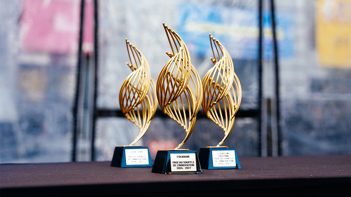 Trophées du Prix du Souffle de l'Innovation 2026-2027 exposés lors de la cérémonie de remise des prix.